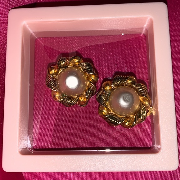 OMG CHANEL Pearl Earrings !!! Great Gift For Holidays - Picture 7 of 7